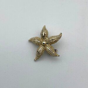Cerry's Gold Tone Vintage 1960s Mini 1 inch Starfish C Clasp Pin Brooch